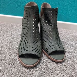 NWOT Restricted Olive Cutout Peep-Toe Ankle Booties